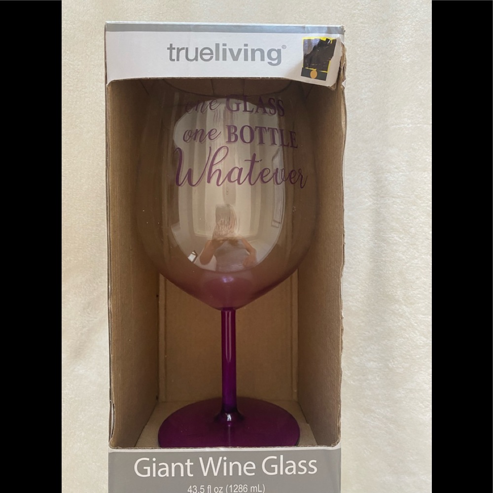 🗽NWT Plastic Entire bottle of wine glass
